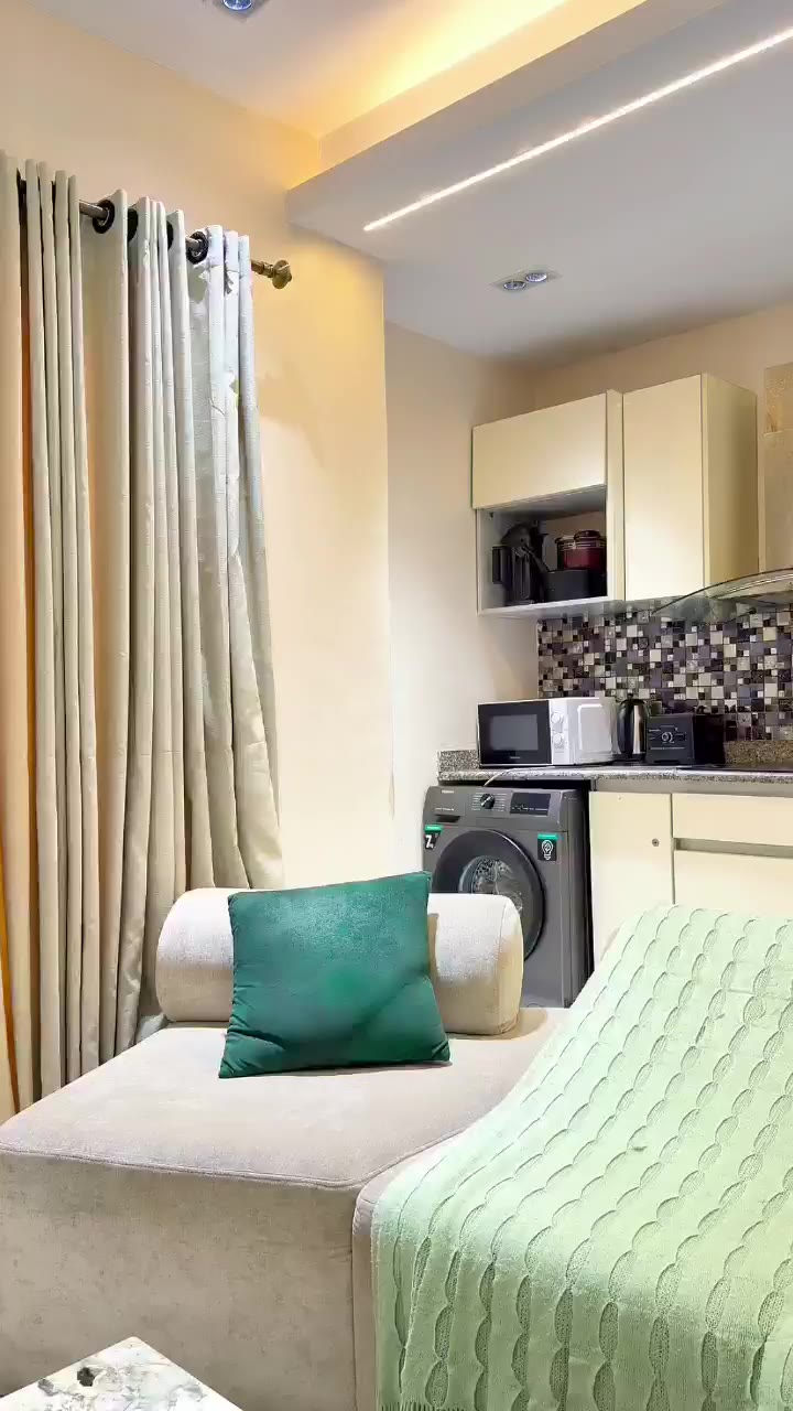 1-Bedroom Shortlet with Cinema & Pool on Admiralty Way